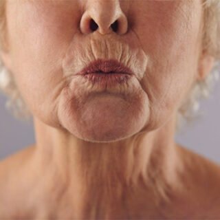 Código de barra nos lábios